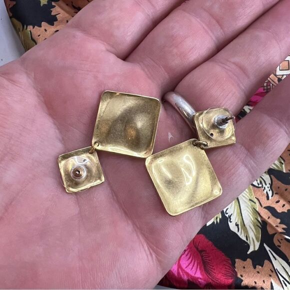 Gold Earrings - Picture 3 of 3